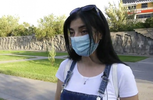 Из-за ношения маски у ребенка на лице появилась рана: родитель бьет тревогу